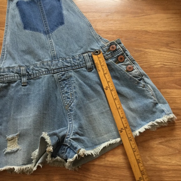 Forever21 Blue Denim Jean Distressed Short Overalls EUC - Picture 9 of 11